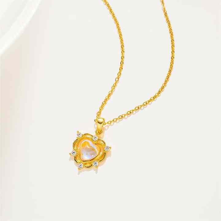 Colier din Piatră Lunară - Formă de Inimă