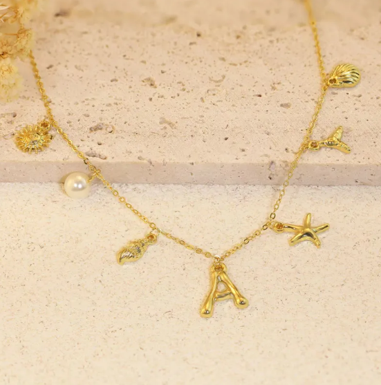 Colier cu literă din bambus, stea de mare și scoică